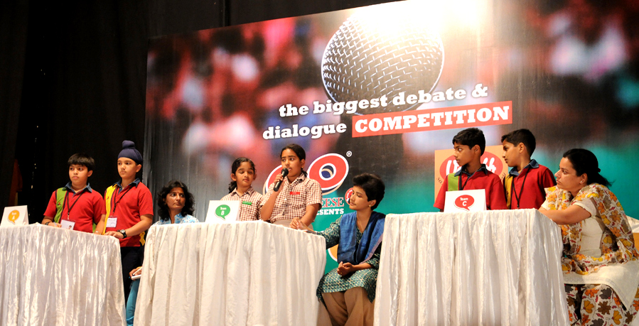 Three teams debating on the Verbattle stage
